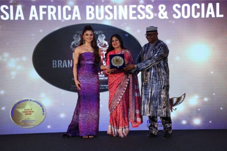 Smita Banerjee Sasmal honoured with Black Swan Award for “Women Empowerment.”