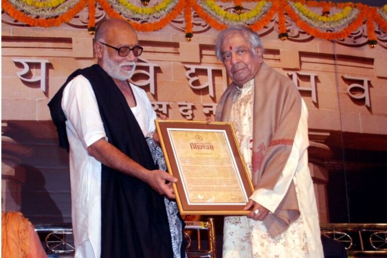 Morari Bapu Pays Tribute to Padma Vibhushan Kathak Legend Pandit Birju Maharaj Ji After his Demise