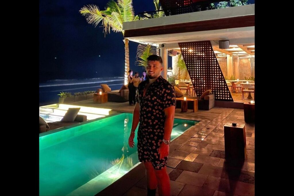 Instagram Influencer who owns luxury cars, plays expensive sports all through his passive Income