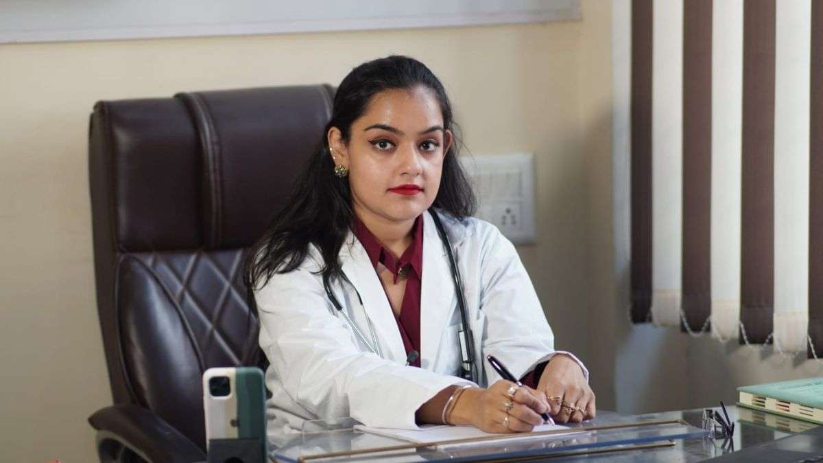 Dr. Harshmeet Arora was awarded the Best Asian Doctor Icon Award 2024