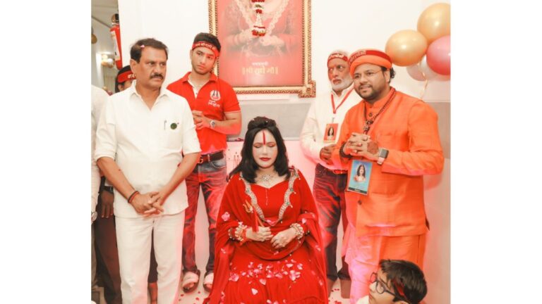 Radhe Guru Maa and MLA Prakash Surve Inaugurate a Dialysis Center in Dahisar, Mumbai