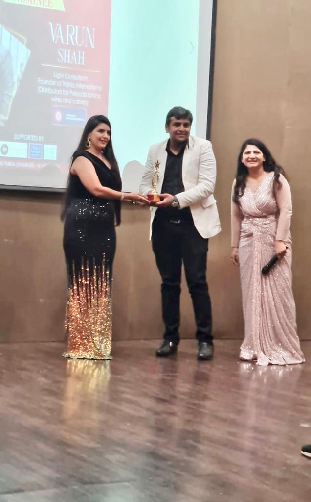 Varun Shah Bags Best Entrepreneur Light Consultant in GB Business Awards organized by Growing Buddies